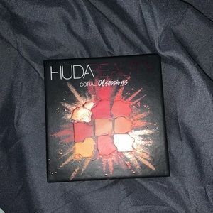 hudabeauty coral obsessions eyeshadow palette